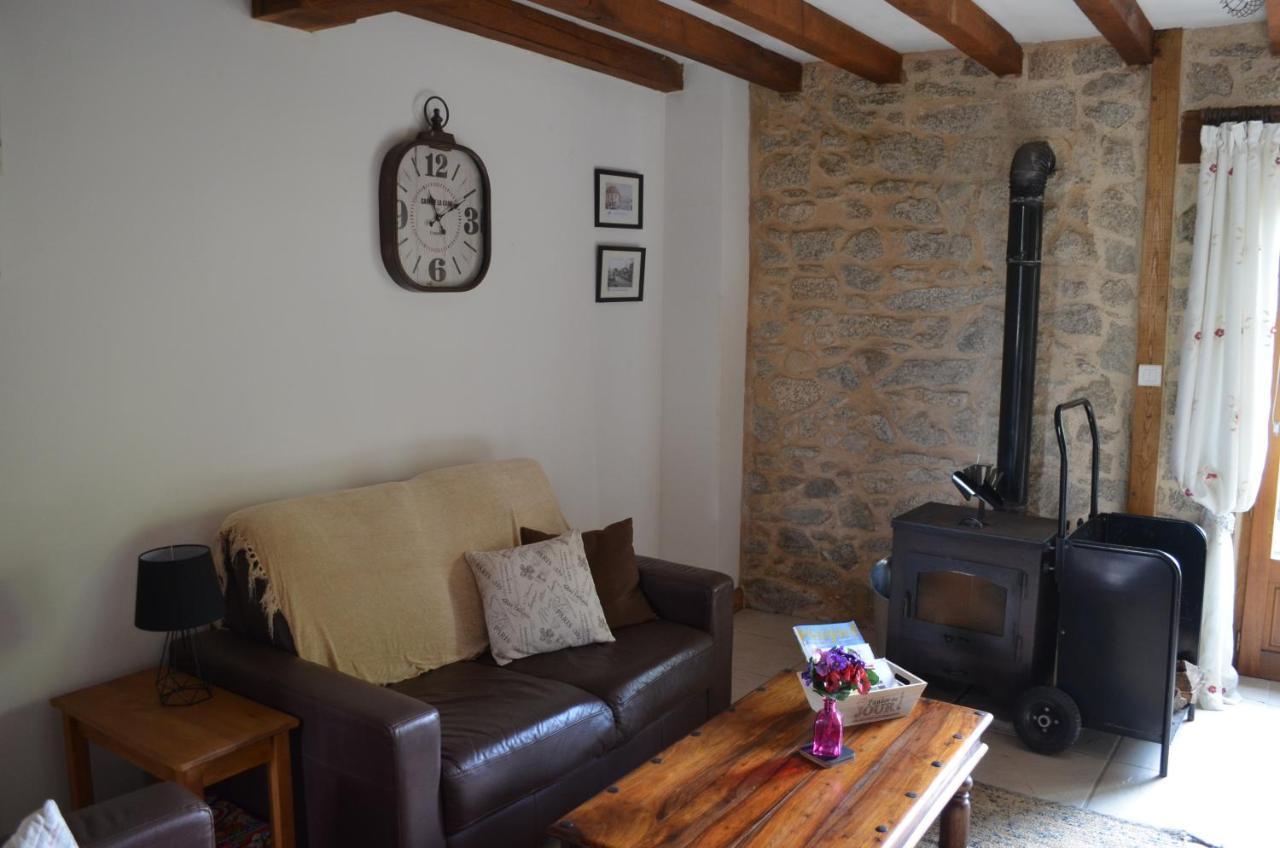 Character 2 Bed Cottage Within Walking Distance Of Bar/Restaurants Piegut-Pluviers Bagian luar foto